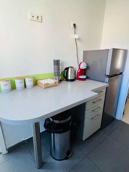 Logement A 10 Minutes A Pied De La Gare Centre アヴィニョン エクステリア 写真
